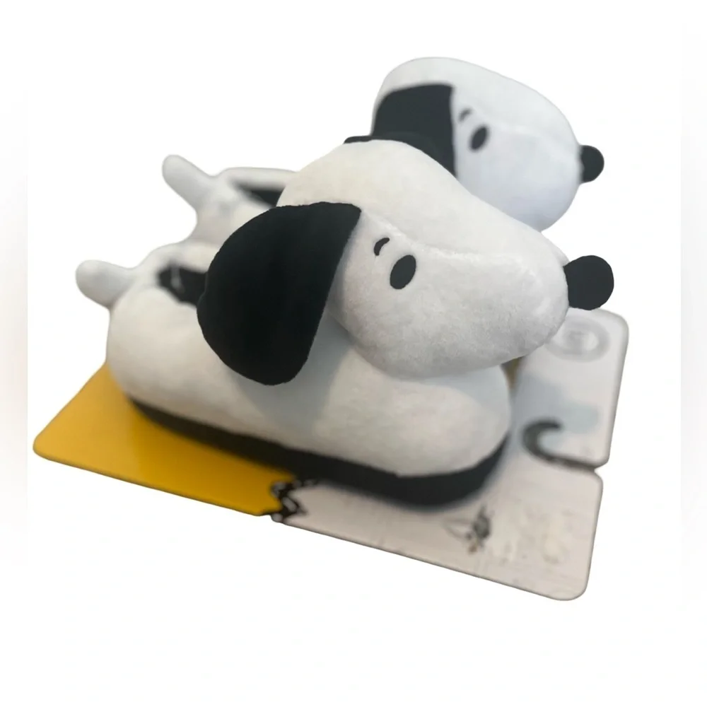 Peanuts Kids Snoopy Black and White Slippers. Size: 13/1. NWT. Great Condition. - Picture 3 of 5